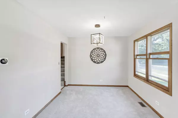 2160 Mulberry DR, West Chicago, IL 60185