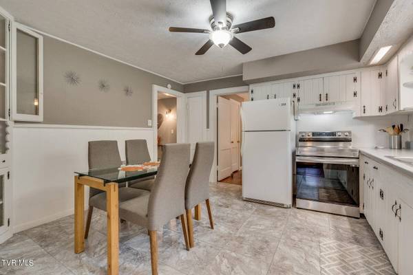 1180 Valley DR, Bristol, VA 24201