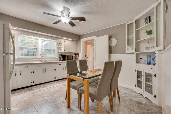 1180 Valley DR, Bristol, VA 24201