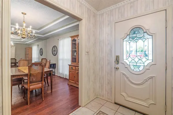 1716 Hampton Court, Bedford, TX 76021