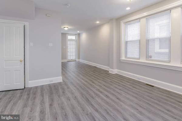 215 E POPLAR ST, Norristown, PA 19401