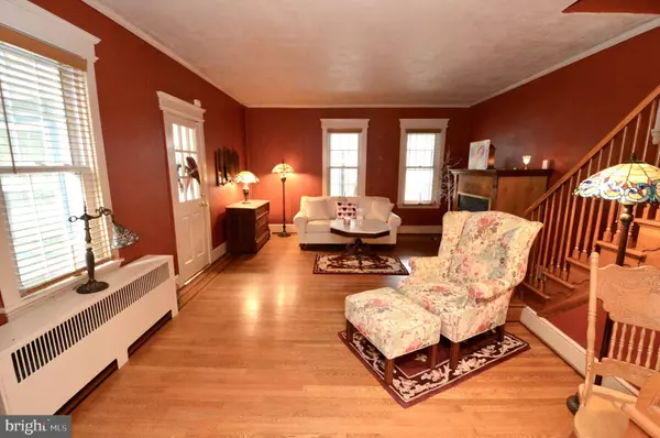 319 TRENTON AVE, Laurel Springs, NJ 08021