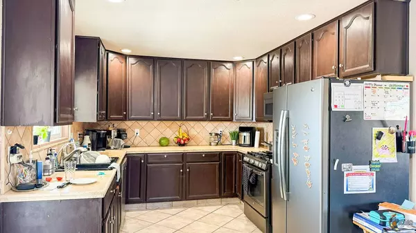 1033 Porter St, Other, CA 93555