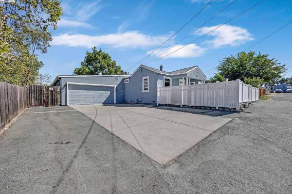 1020 Delacy Ave., Martinez, CA 94553