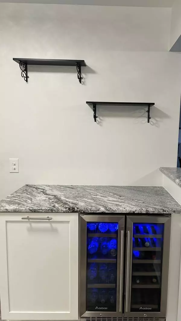 472 Lambert DR #B2, Schaumburg, IL 60193