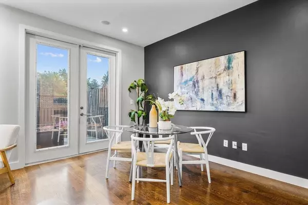 34 Chestnut Ave #101, Boston, MA 02130