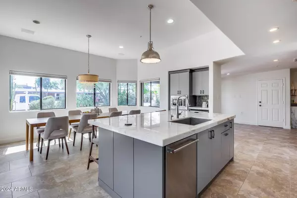 7042 E ORANGE BLOSSOM Lane, Paradise Valley, AZ 85253