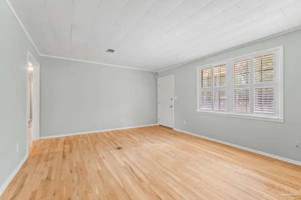 3600 De Loach, Pensacola, FL 32514