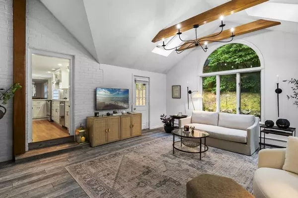 184 Perkins Row, Topsfield, MA 01983