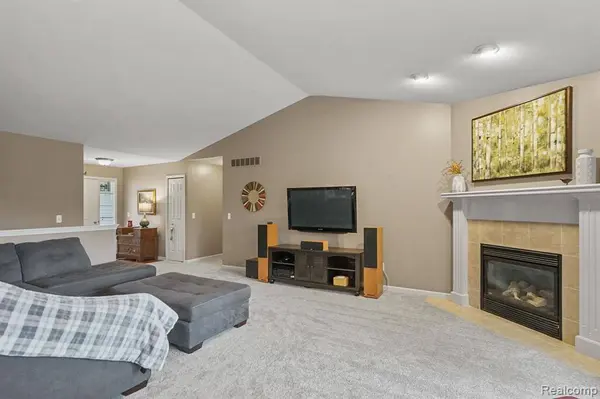 821 DEWARS Street, Howell, MI 48843