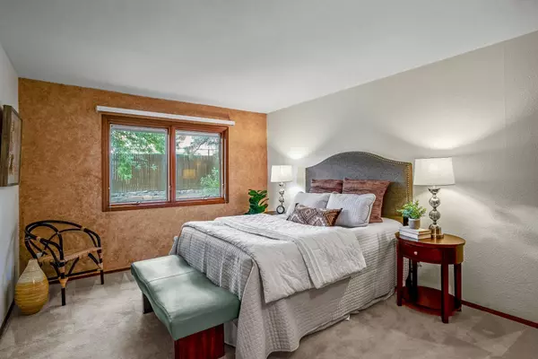 463 Ridgecrest AVE, White Rock, NM 87547