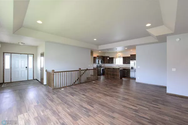 5805 58th AVE S, Fargo, ND 58104