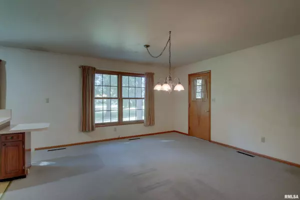 2420 Bradmoor DR, Quincy, IL 62301