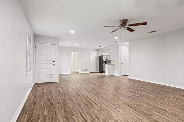 1424 Larkin Avenue, Mount Pleasant, TX 75455