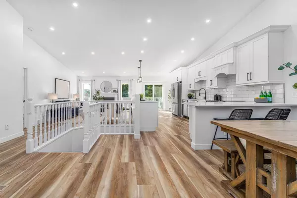 119 Gladstone GDNS SW, Calgary, AB T3E 7E4