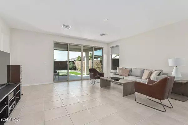 1945 W BRAMBLE BERRY Lane, Phoenix, AZ 85085