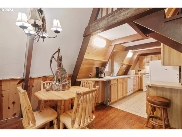 10282 FIELD CREST DR, Birkenfeld, OR 97016