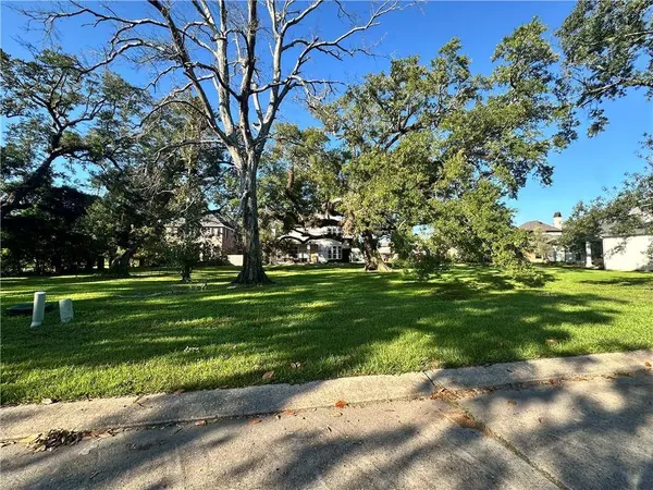 104 RESEARCH DR, Harahan, LA 70123