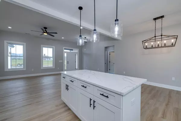 10255 DALMATIAN DR, Mcgaheysville, VA 22840