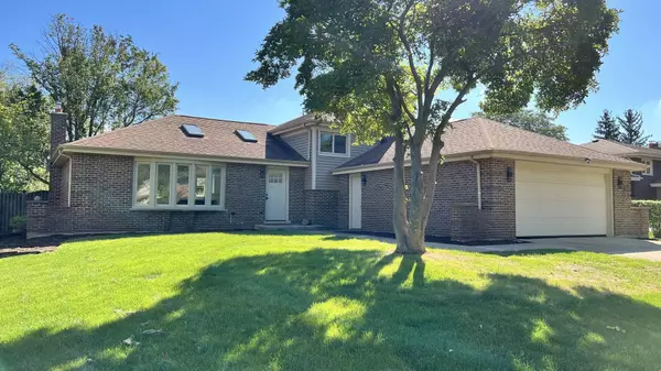 6901 Penner Avenue, Downers Grove, IL 60516