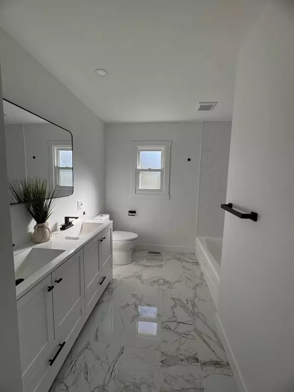 6901 Penner Avenue, Downers Grove, IL 60516