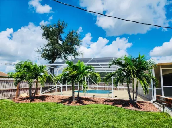 1598 SW Curry St, Port St. Lucie, FL 34983