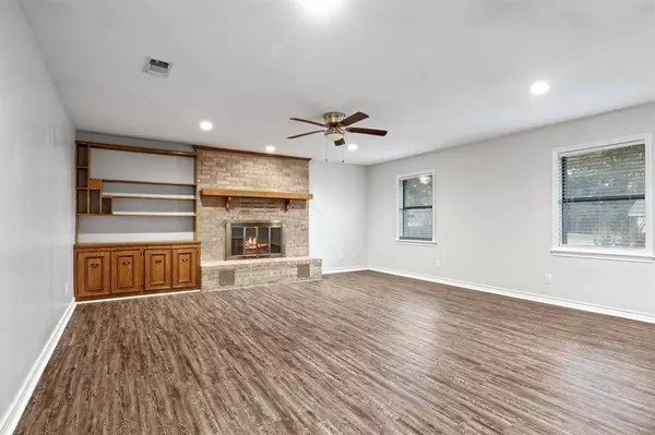 1424 Larkin Avenue, Mount Pleasant, TX 75455