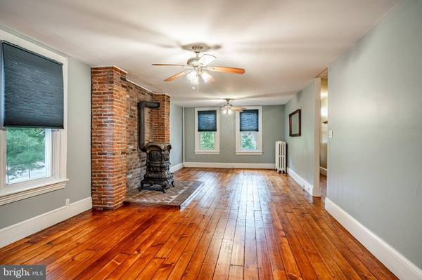 1003 W BRIDGE ST, Phoenixville, PA 19460