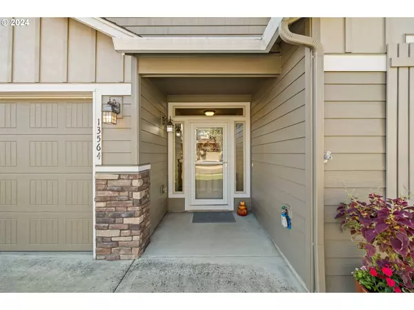 13564 SE GENOA DR, Clackamas, OR 97015