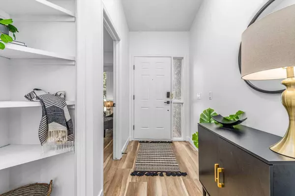 119 Gladstone GDNS SW, Calgary, AB T3E 7E4