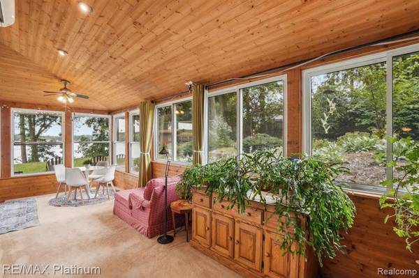 8730 CLUB HOUSE Drive, Brighton, MI 48116