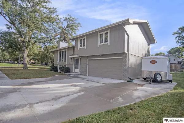 325 N 152nd Street, Omaha, NE 68154