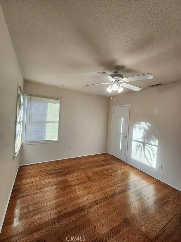 1480 N Calaveras ST, Fresno, CA 93728