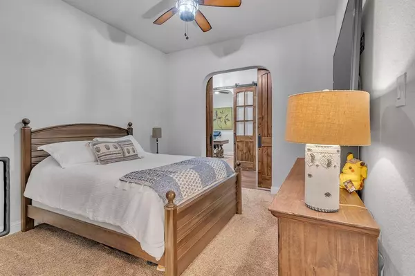 2116 Rosalinda Pass, Fort Worth, TX 76131