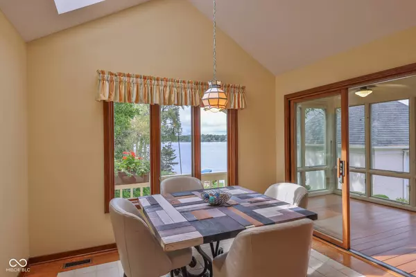 9364 Promontory CIR, Indianapolis, IN 46236