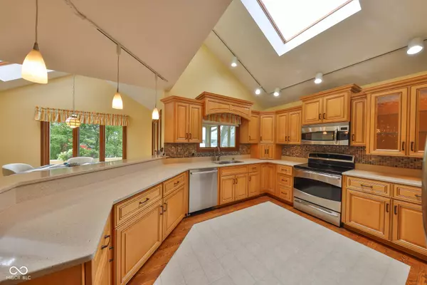 9364 Promontory CIR, Indianapolis, IN 46236