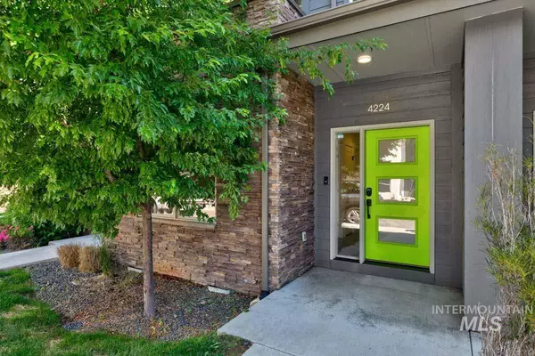 4224 N Freeride Lane, Garden City, ID 83714