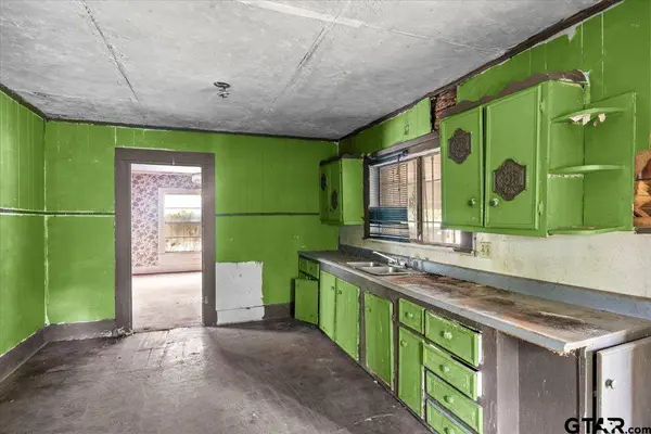 524 Pierce Ln, Jacksonville, TX 75766