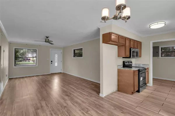 905 S SCOTT AVE, Sanford, FL 32771