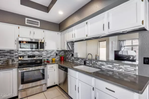 8862 W GROVERS Avenue, Peoria, AZ 85382