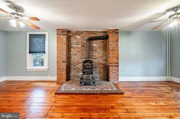 1003 W BRIDGE ST, Phoenixville, PA 19460