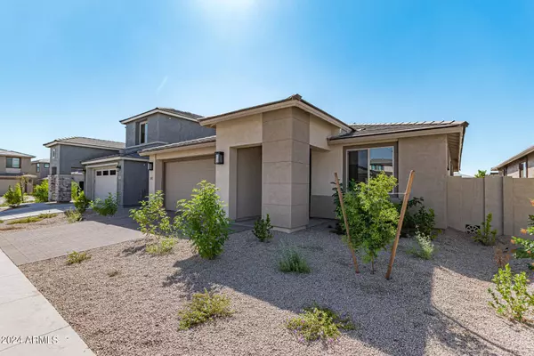 1945 W BRAMBLE BERRY Lane, Phoenix, AZ 85085