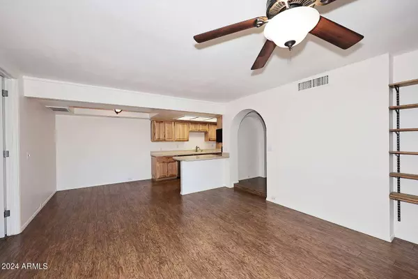 7557 N DREAMY DRAW Drive #251, Phoenix, AZ 85020