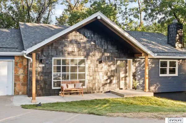 207 Forest Drive, Bellevue, NE 68005