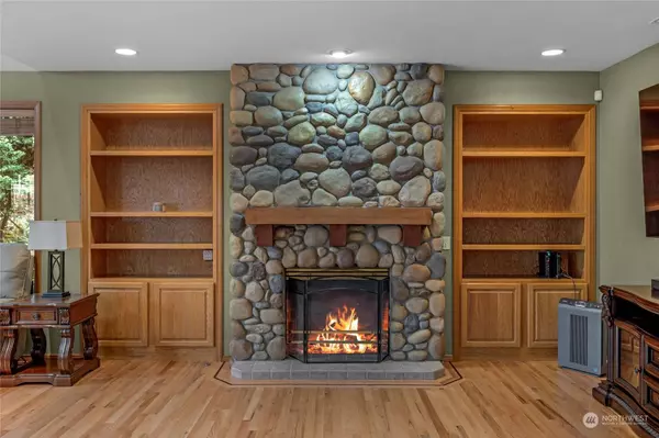 16608 56th PL W, Lynnwood, WA 98037