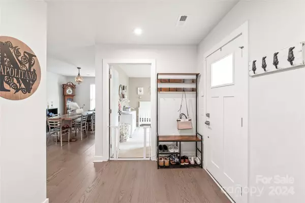 6417 Brawley Ann DR, Charlotte, NC 28215