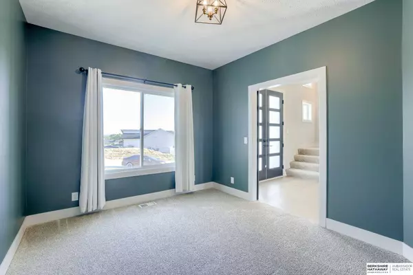 16621 Gilder Avenue, Bennington, NE 68007