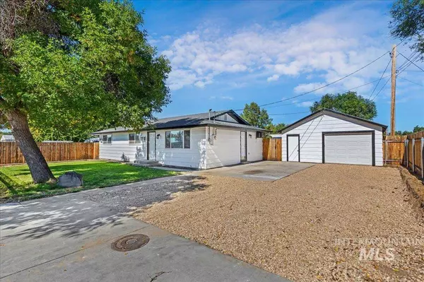 174 E 4th St, Kuna, ID 83634-2102