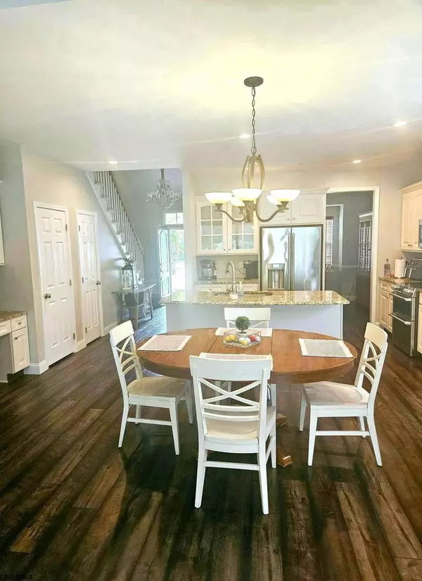 498 Country Club Dr, Egg Harbor City, NJ 08215-5132