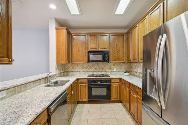 548 Legends Drive, Lewisville, TX 75057